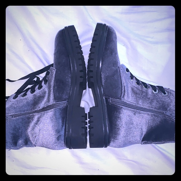 Space boots - Picture 1 of 1